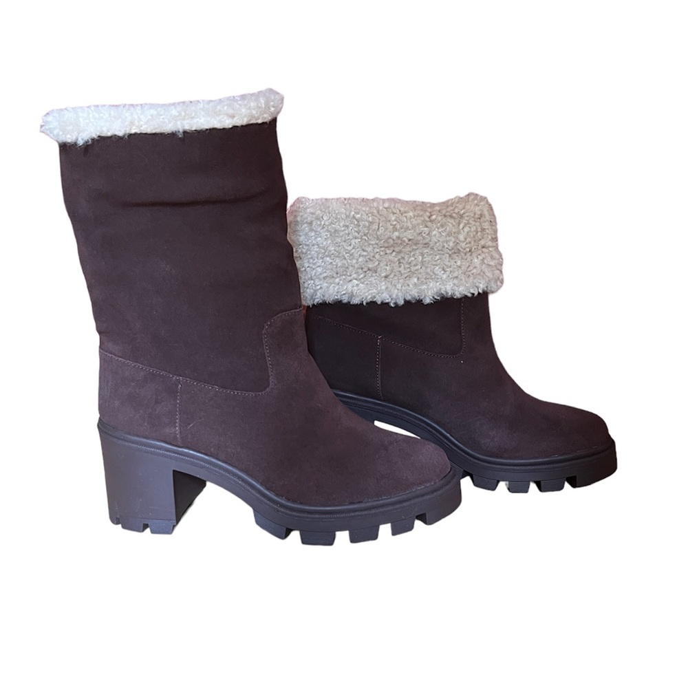 Brand new beautiful Sherpa lined boots. Can wear two ways